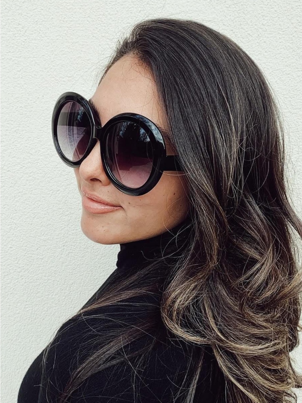 Oversized Round Black Sunglasses with Gradient Lenses